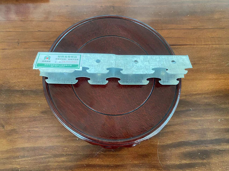 吊頂龍骨卡式龍骨，規(guī)格型號：DV37*20*0.8